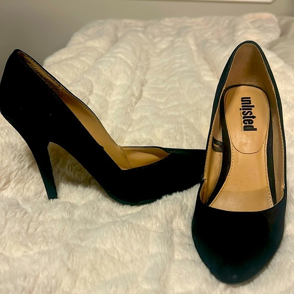 Black heels - Picture 1 of 5